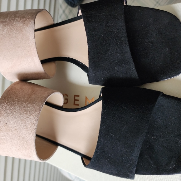 Vince Black and Tan Heels with Two Wide Straps and Open-Toe Design - Picture 6 of 7